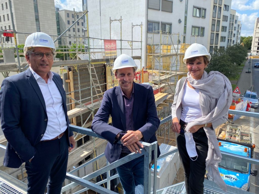 Foto des Rundgangs. V.l.n.r: Dr. Heinrich Labbert (Geschäftsführer SWD), Stefan Engstfeld, Dr. Eva-Maria Illigen-Günther (Geschäftsführerin SWD)